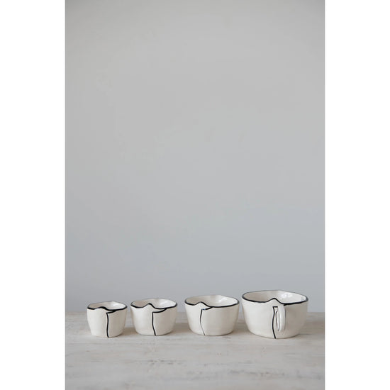S/4 White Stoneware Measuring Cups