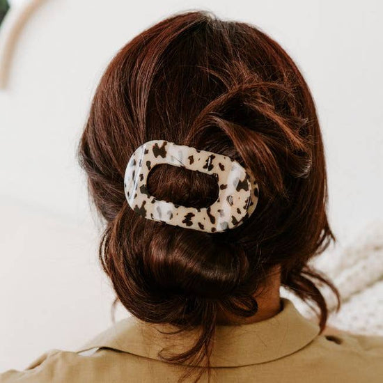 Medium Round Blonde Tortoise Hair Clip