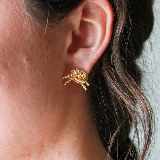 Golden Nautical Knot Stud