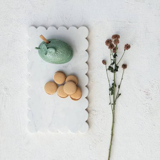 White Scalloped Marble Cheese/Cutting Board